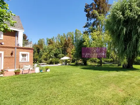 Casa en Venta con 2 cocheras