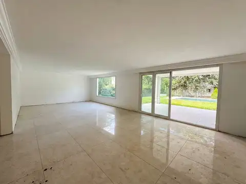 Casa 6 ambientes con 4 baños