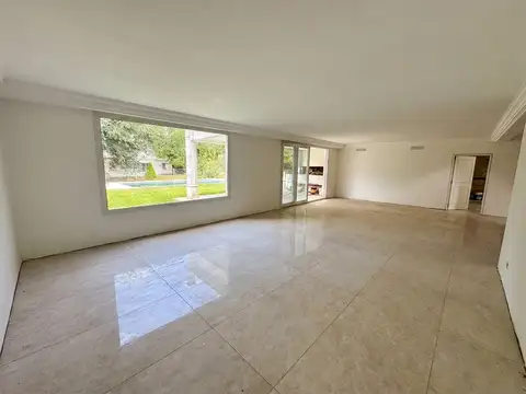 Casa en Venta con 6 cocheras