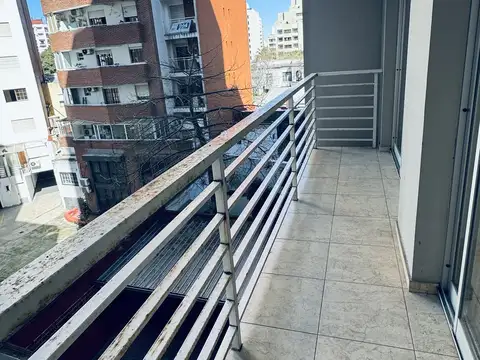 Excelente departamento Muy luminoso con gran balcón