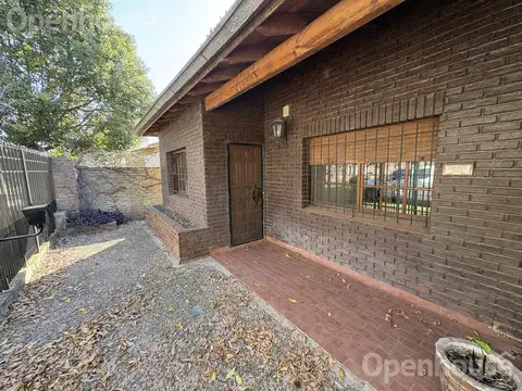 VENTA-CASA EN CENTRO DE DERQUI- EXCELENTE UBICACION