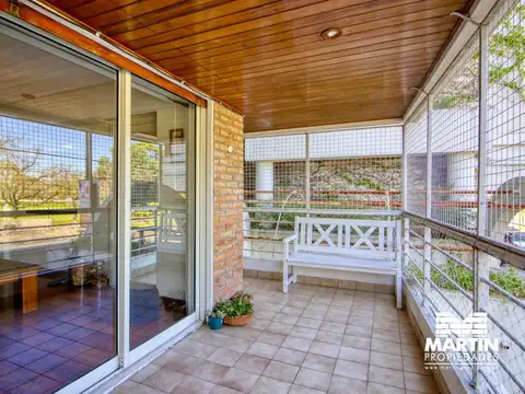 Departamento en Venta de 5 Ambientes en Acassuso con Pileta