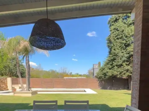 EXCELENTE CASA LA BOTA BENAVIDEZ TIGRE