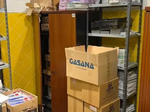 Oficina con entrada independiente PH  todo en esquina  Gorostiaga esquina Soldadocon  espacio Aereo