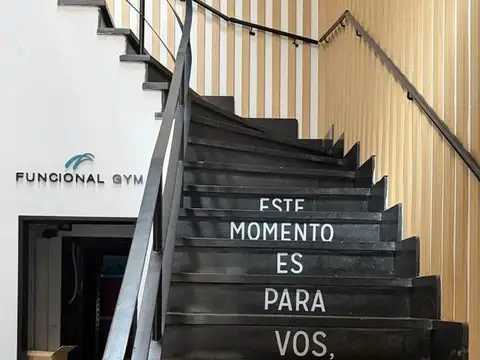 Oficina con entrada independiente PH  todo en esquina  Gorostiaga esquina Soldadocon  espacio Aereo