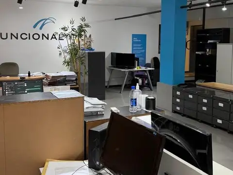 Oficina 6 ambientes con 2 baños