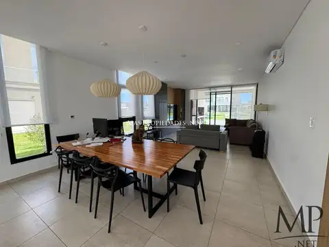 Casa en Alquiler Temporal en Terralagos, USD 4.800