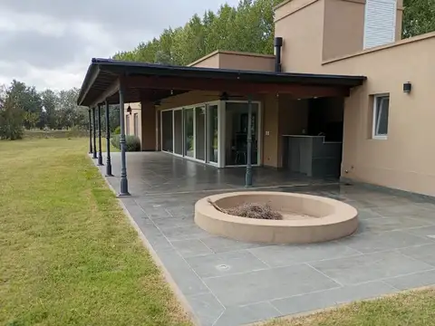 Casa en Venta en San Miguel del Monte, USD 250.000