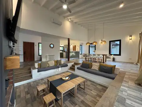 Casa 5 ambientes con 3 baños