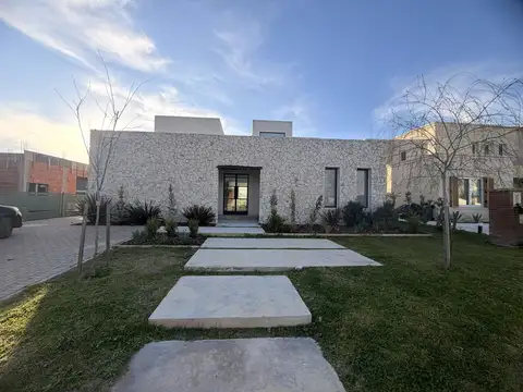 Casa en Venta 6 Ambientes en Barrio Santa Ana - Tigre a la Laguna