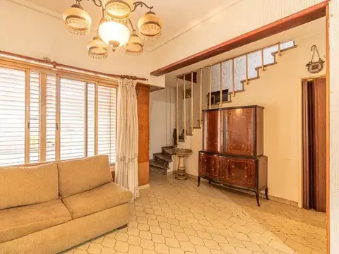 VENTA | CASA 4 AMB | 200 M² | RAMOS MEJÍA | A REFACCIONAR | LOTE PROPIO | 2 PLANTAS |PATIO + TE...