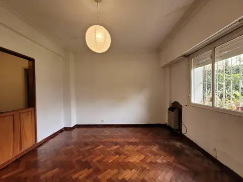 Departamento 3 amb en alquiler, PB con patio y dependencia.  Olivos