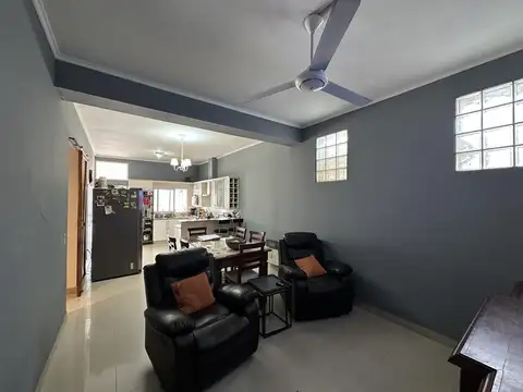 Casa 6 ambientes con 3 baños
