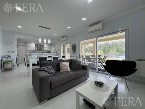 Venta Casa 5 ambientes con piscina en Haras del Sur II-La Plata