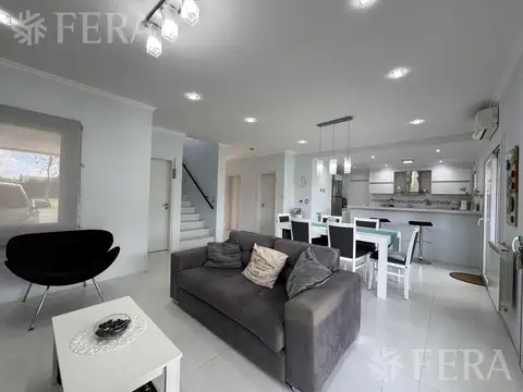 Casa en Venta con 2 cocheras
