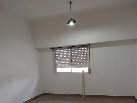 Depto Tipo Casa en Alquiler en Lanús, $ 300.000