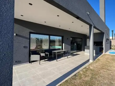 Casa en Venta en La Pista, USD 200.000