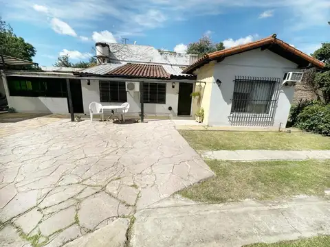 Venta de Casa 4 Ambientes - Luis Guillon