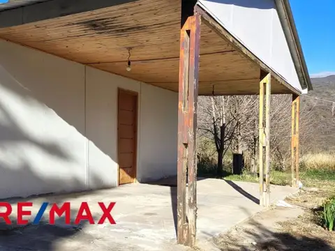 Casa 8 ambientes con 2 baños