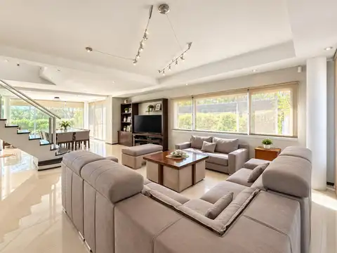 Casa 6 ambientes con 5 baños