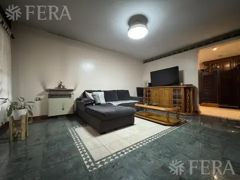 Casa 5 ambientes con 2 baños
