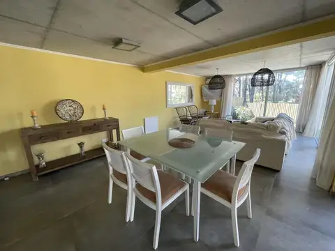 Casa 5 ambientes con 3 baños