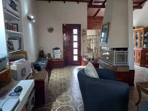 Casa en Venta con 3 cocheras