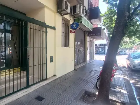 Planta Baja 2 Ambientes amplios 2 Patios, todo luz, muy buen estado