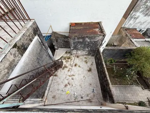 Ideal proyecto o reciclaje – Lote de 225 m² con jardín y casa sin PH