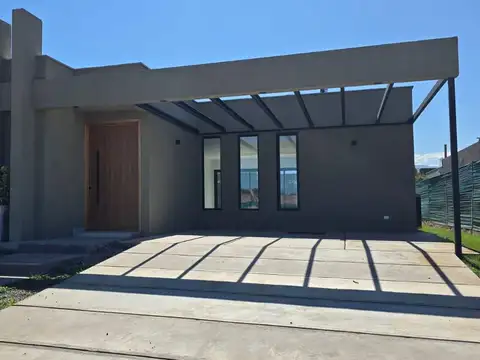 Casa 6 ambientes con 2 baños