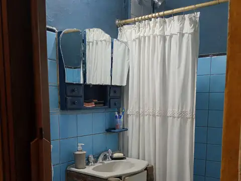 Casa con Amplio Espacio Multifuncional en venta.