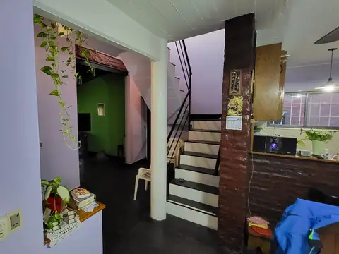 Casa 4 ambientes con 2 baños