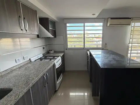 Depto Tipo Casa en Alquiler con 1 cocheras
