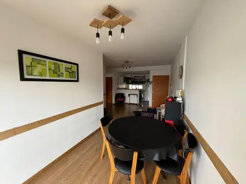 VENTA 2 AMBIENTES CON BALCÓN A LA CALLE Y COCHERA CUBIERTA