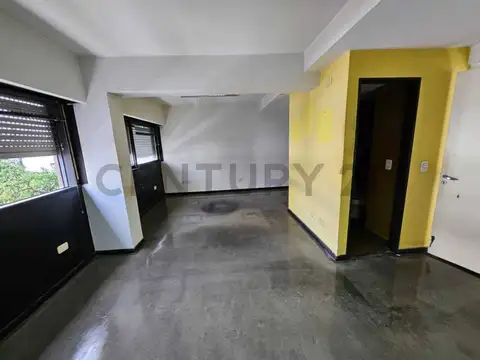 12 y 47 700, Piso 1