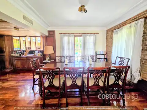 Casa 5 ambientes con 4 baños
