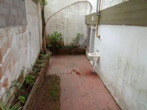 Alq temporario 2 AMBIENTES c/ patio y parrilla  Av 4 nro 120