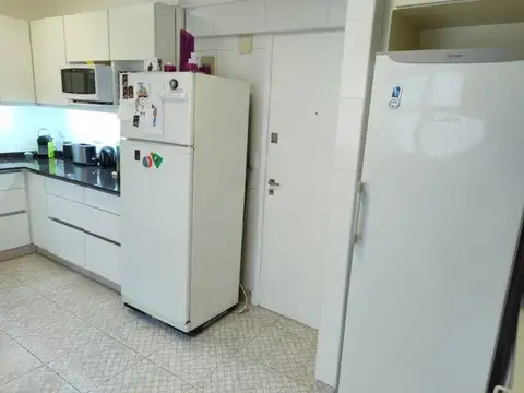 venta 4 ambientes con dependencia y cochera- La Perla-