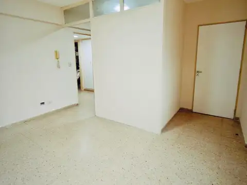 Departamento frente impecable 1 dor.