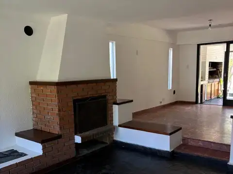 Casa 6 ambientes con 3 baños
