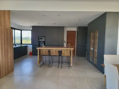 Casa 4 ambientes con 3 baños