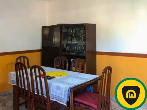 Casa 4 ambientes con 2 baños