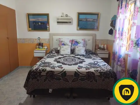 Casa 4 ambientes con 2 baños