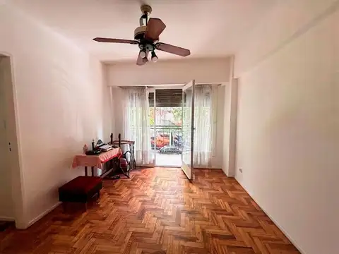 2 ambiernes al frente con balcón