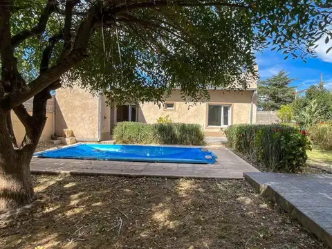 CASA EN VENTA CON GRAN GALPON ZONA LA ELENA