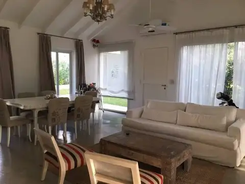 Casa en Venta en Olivos Golf Club, USD 430.000