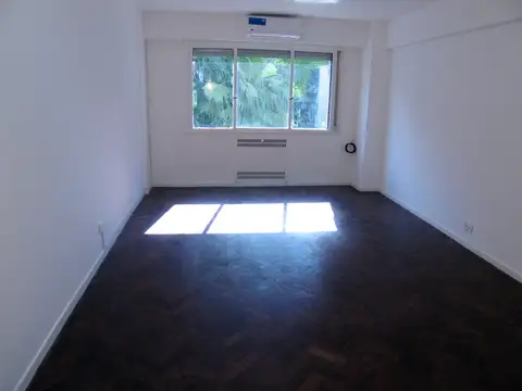 Vista Abierta. Muy Luminoso. Lavadero Independiente. Aire Acondicionado.