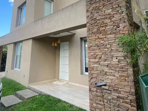 Casa en venta y/o  alquiler Haras Maria Victoria