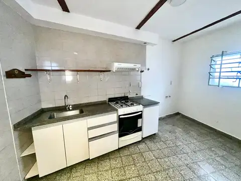 Casa 4 ambientes con 1 baño
