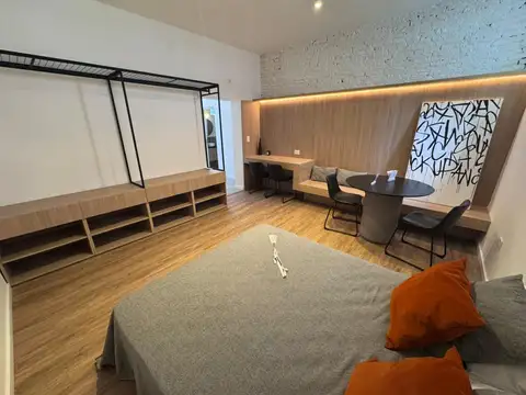 Hermoso Monoambiente reciclado y amueblado